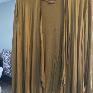 Women’s Olive green sweater drapes in front size large